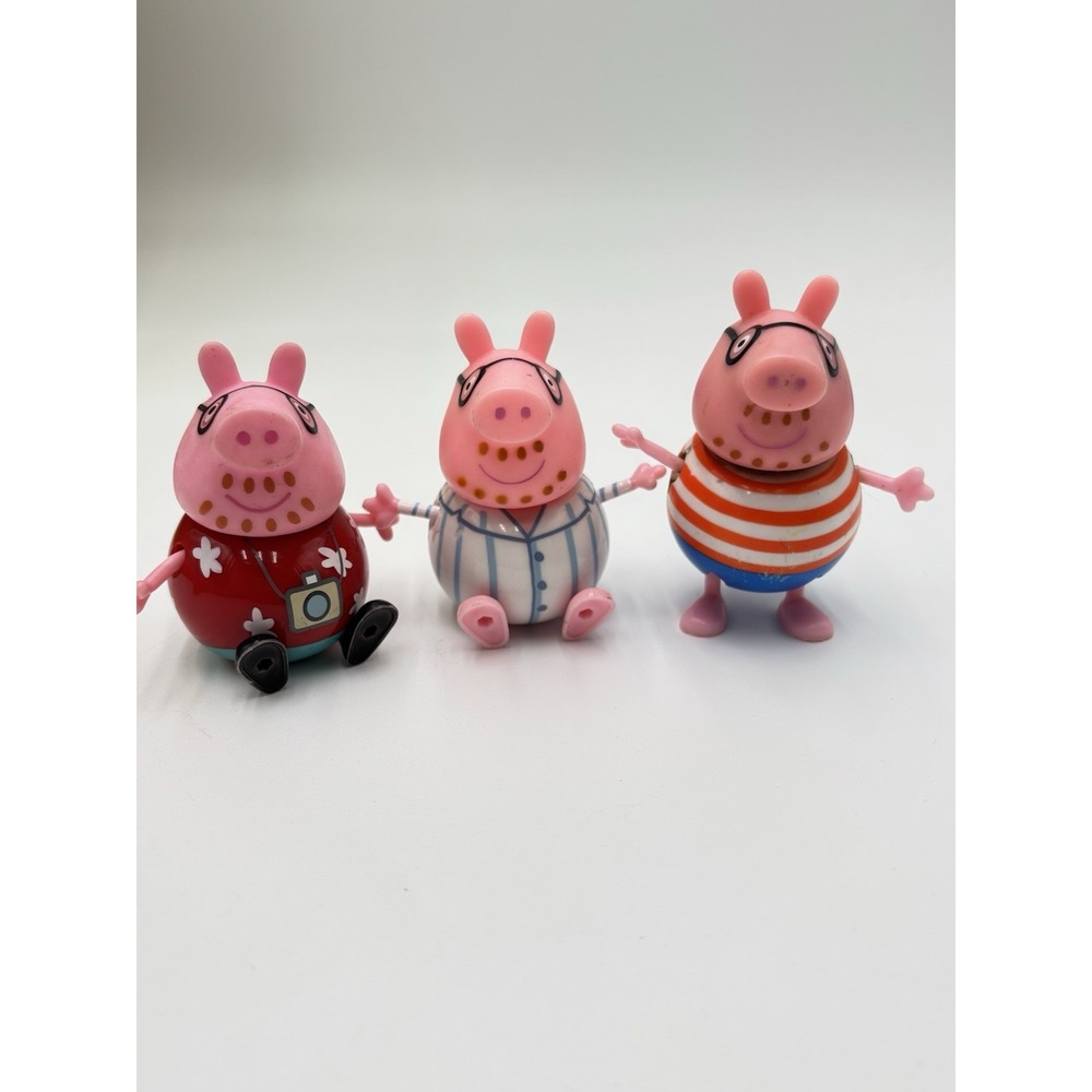 Peppa Pig Daddy Pig Figure Lot of 3 Jazwares Camera Pajamas Beach Toy Figur 2